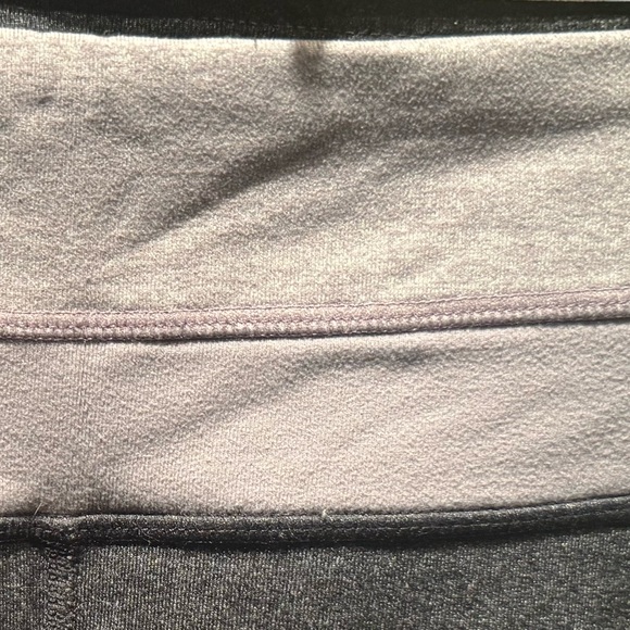 Lululemon Wunder Groove Crop Reversible grey & lavender Leggings. Size 4. - Picture 5 of 10